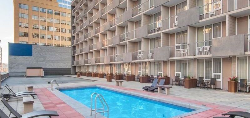 Canadian hotels host first govt-approved concerts
